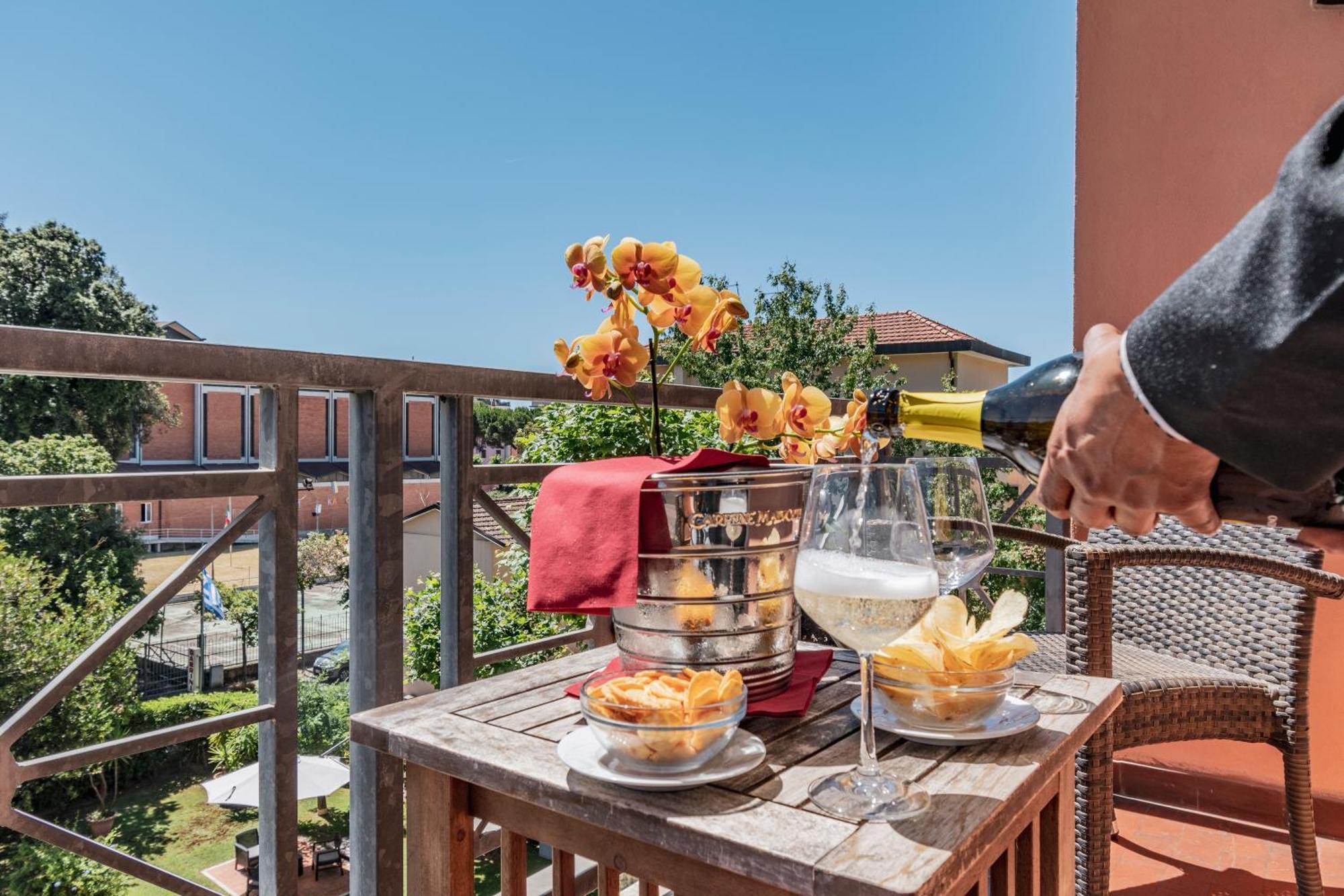 Hotel Gabrini Marina di Massa Εξωτερικό φωτογραφία