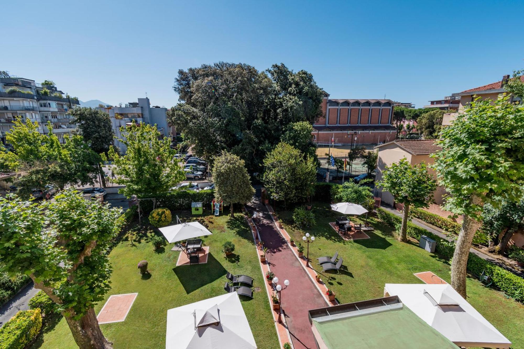 Hotel Gabrini Marina di Massa Εξωτερικό φωτογραφία