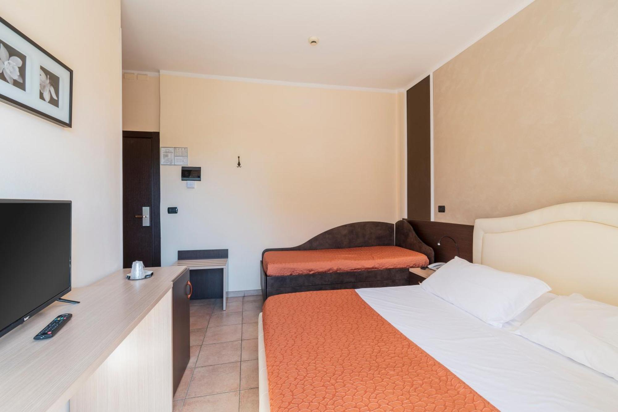 Hotel Gabrini Marina di Massa Εξωτερικό φωτογραφία