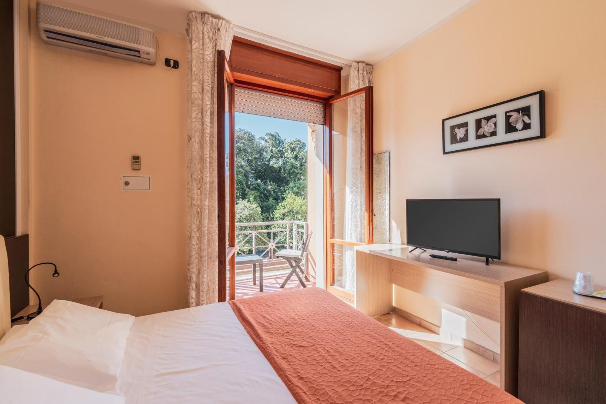 Hotel Gabrini Marina di Massa Εξωτερικό φωτογραφία