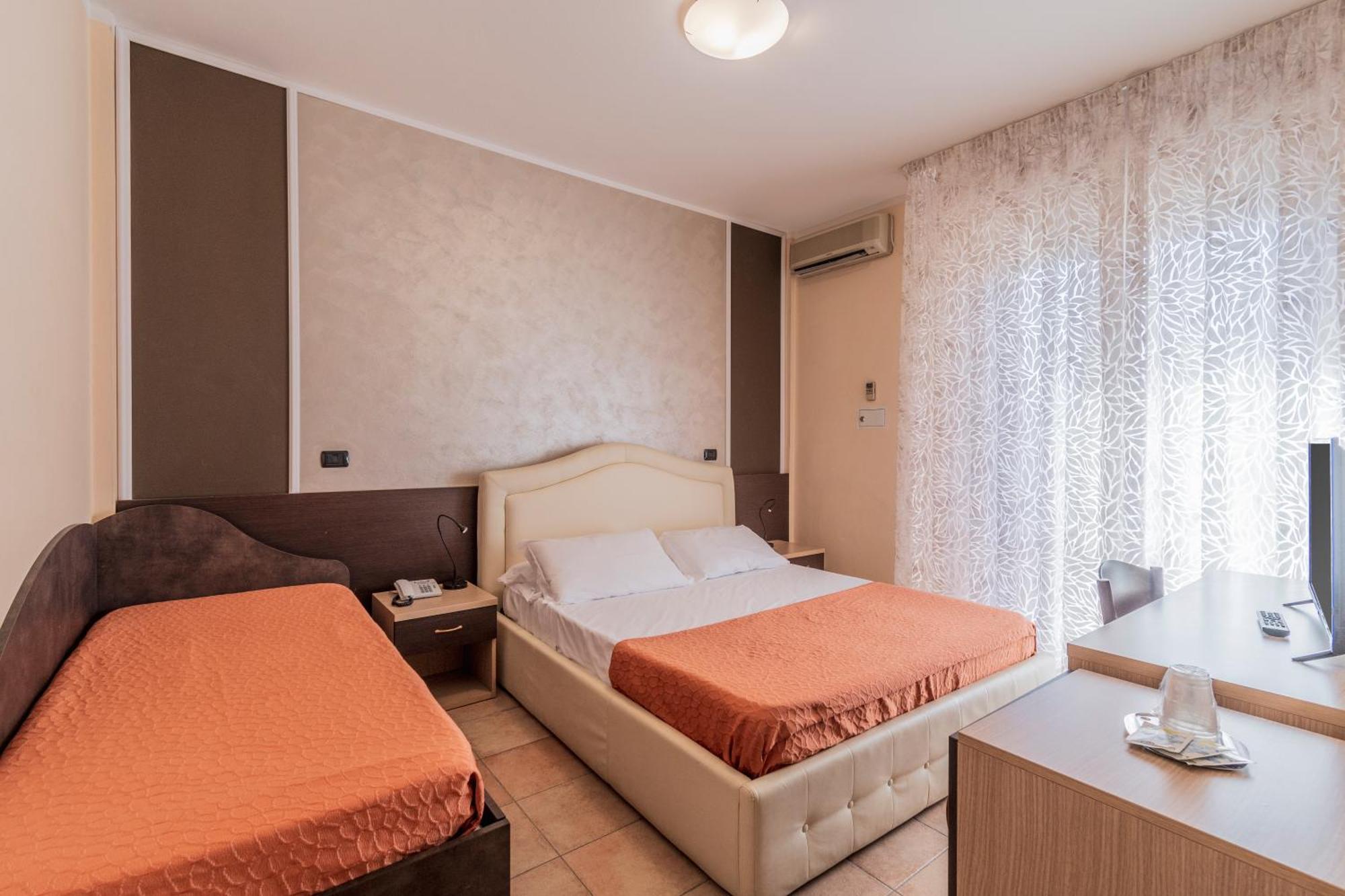 Hotel Gabrini Marina di Massa Εξωτερικό φωτογραφία