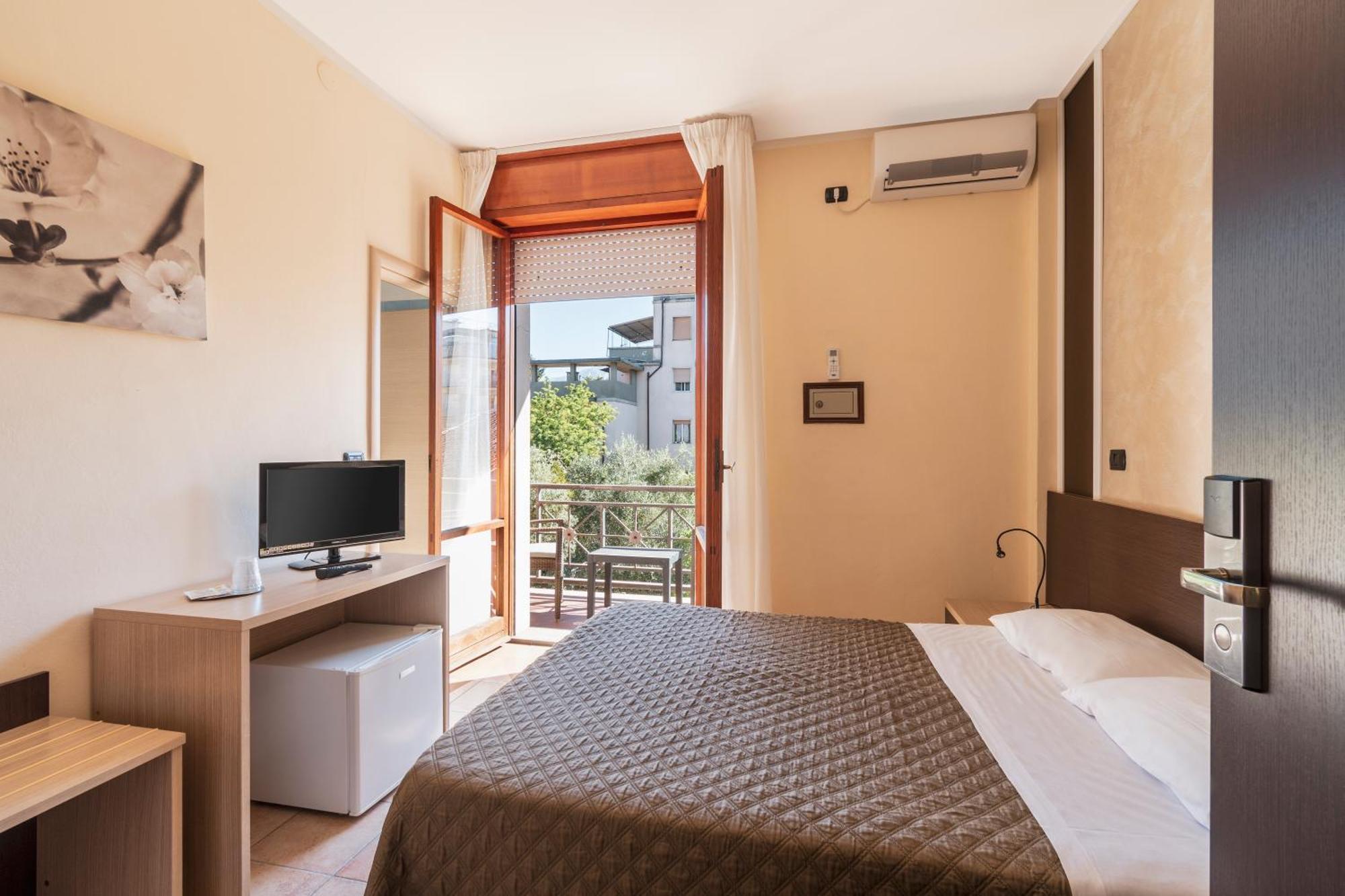 Hotel Gabrini Marina di Massa Εξωτερικό φωτογραφία