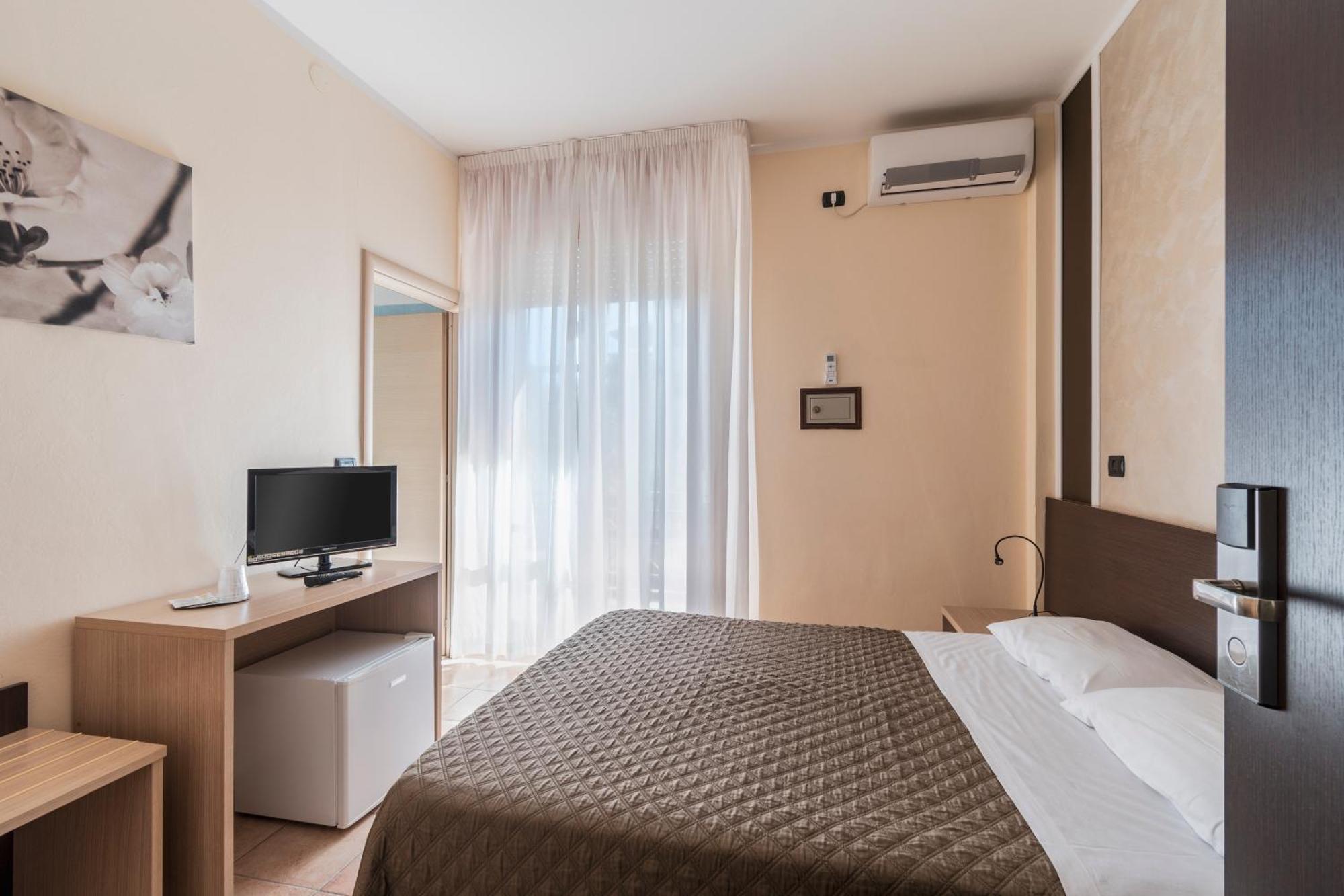 Hotel Gabrini Marina di Massa Εξωτερικό φωτογραφία