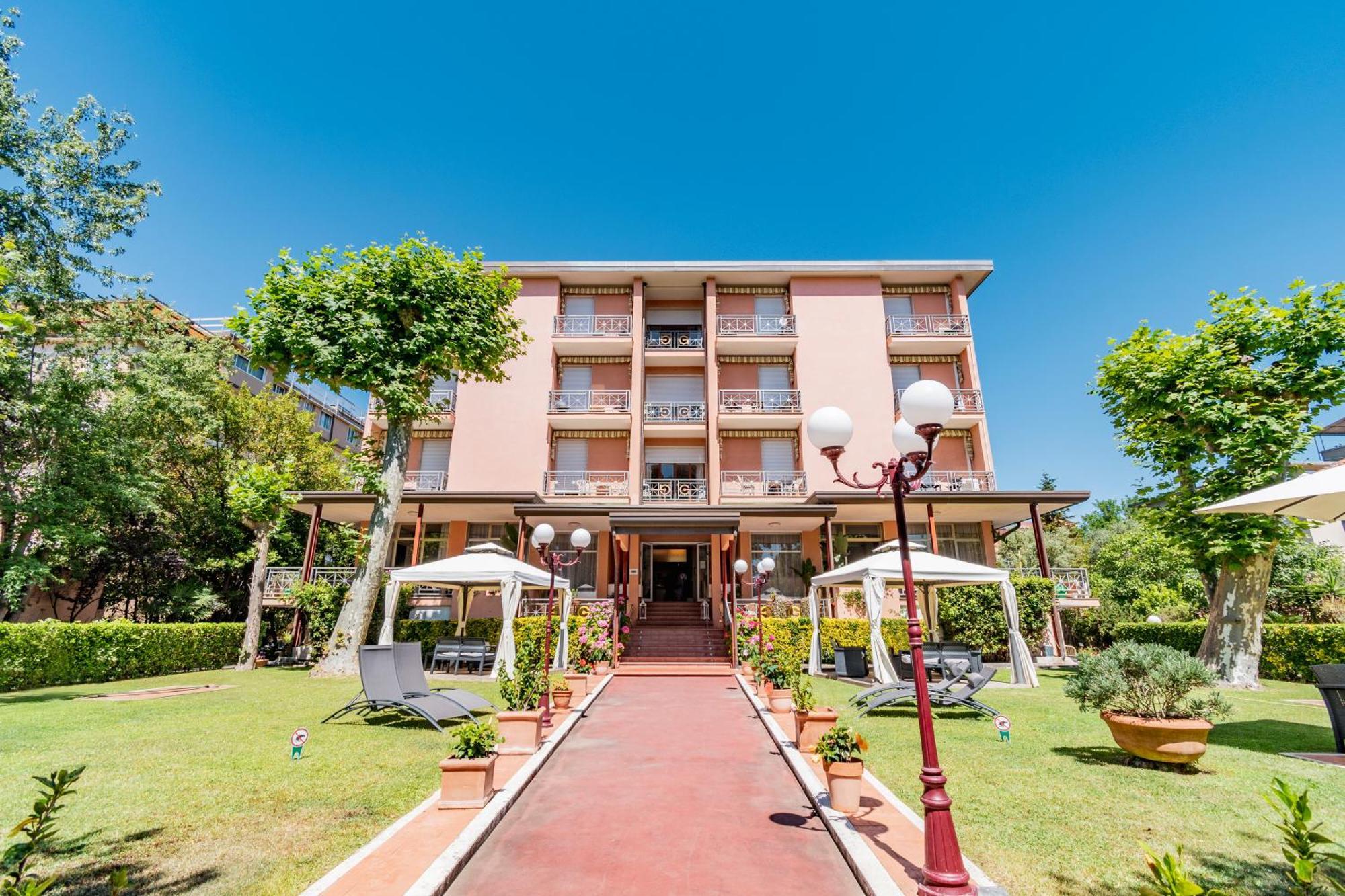 Hotel Gabrini Marina di Massa Εξωτερικό φωτογραφία