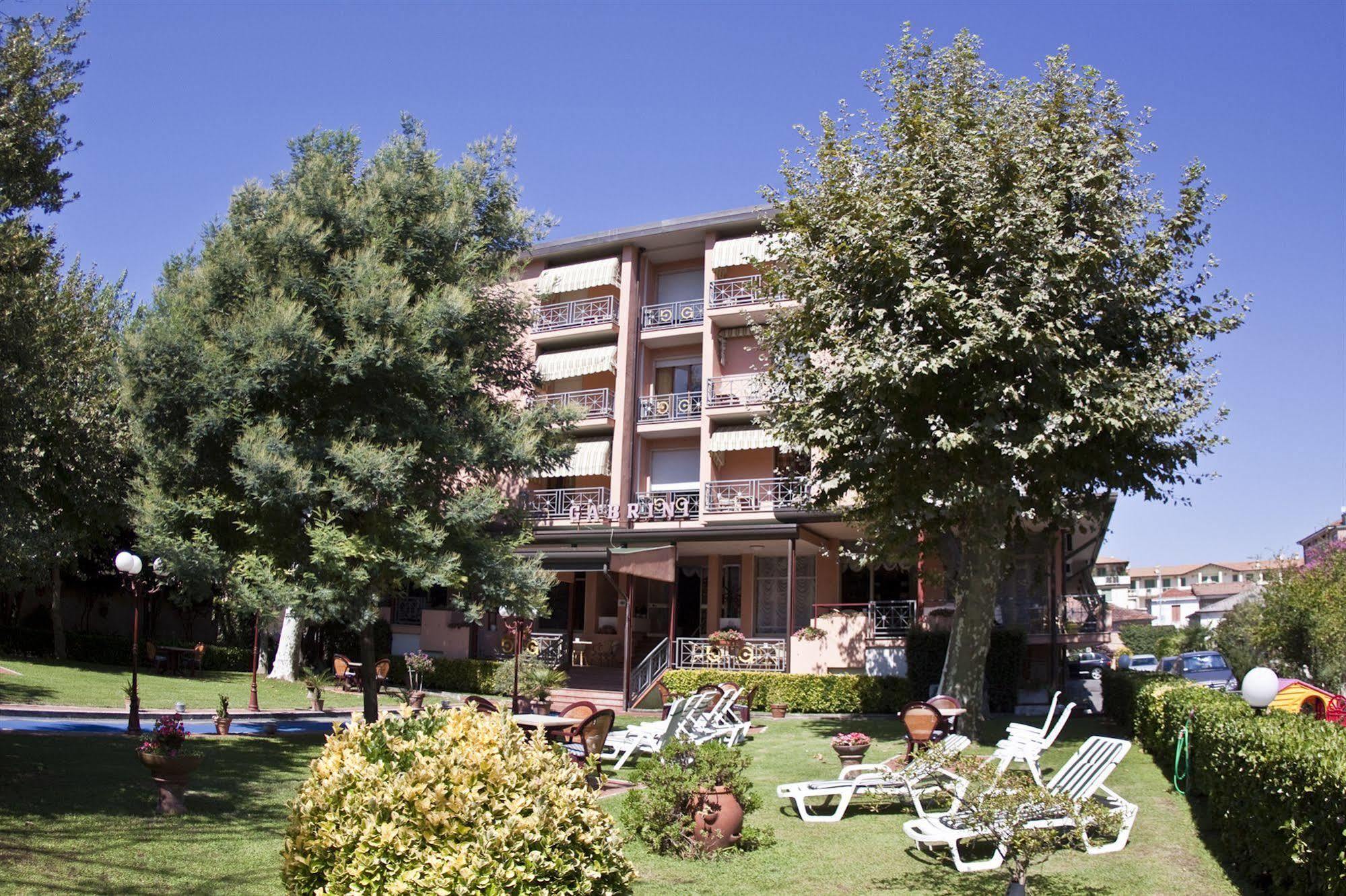 Hotel Gabrini Marina di Massa Εξωτερικό φωτογραφία