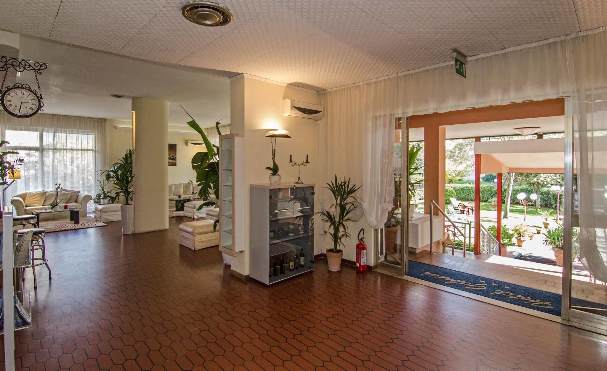 Hotel Gabrini Marina di Massa Εξωτερικό φωτογραφία