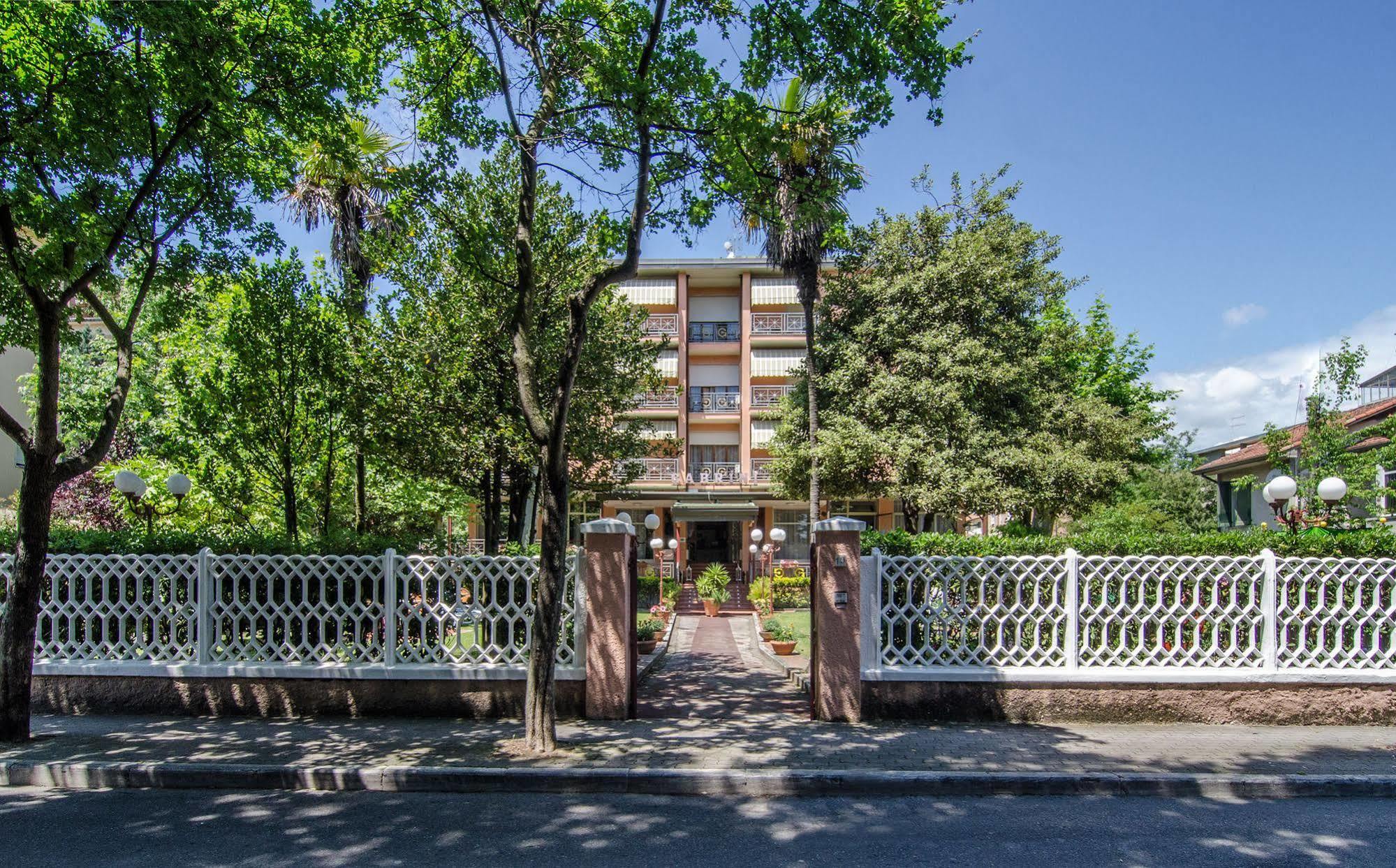 Hotel Gabrini Marina di Massa Εξωτερικό φωτογραφία